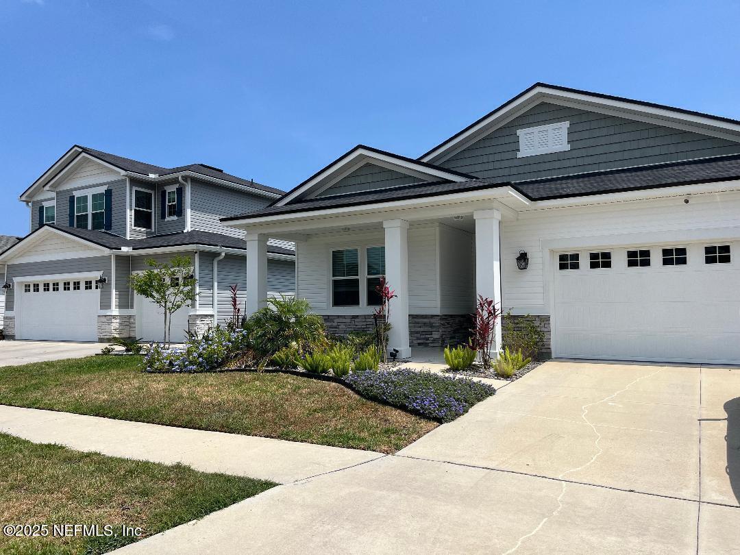Property Photo: 618 Honeycomb Trail FL 32095