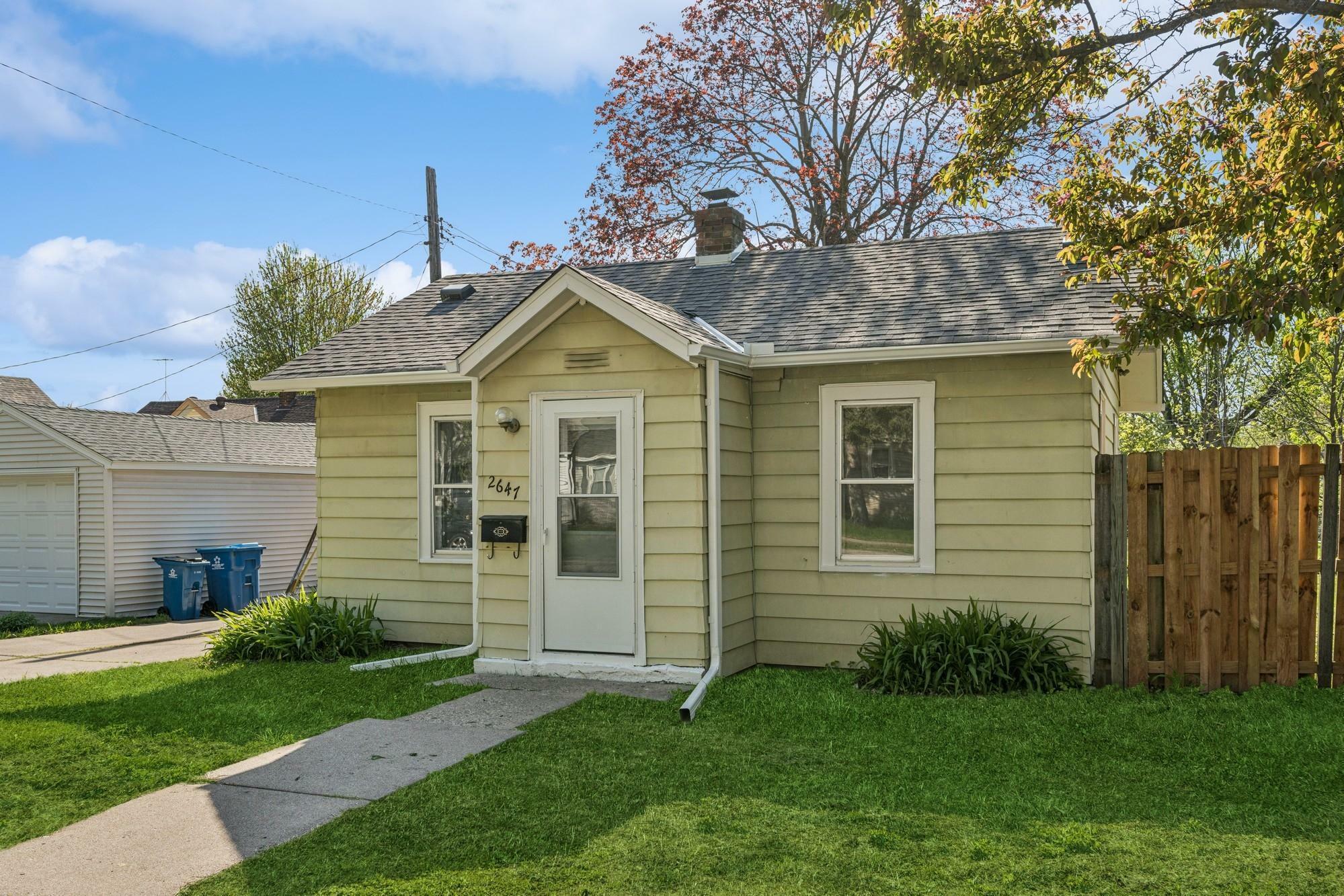 Property Photo: 2647 Abbott Avenue N MN 55422