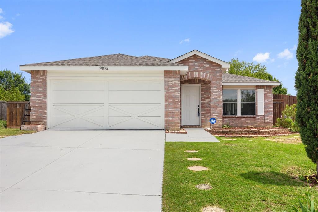 Property Photo: 9105 Harvest Moon Trail TX 76210