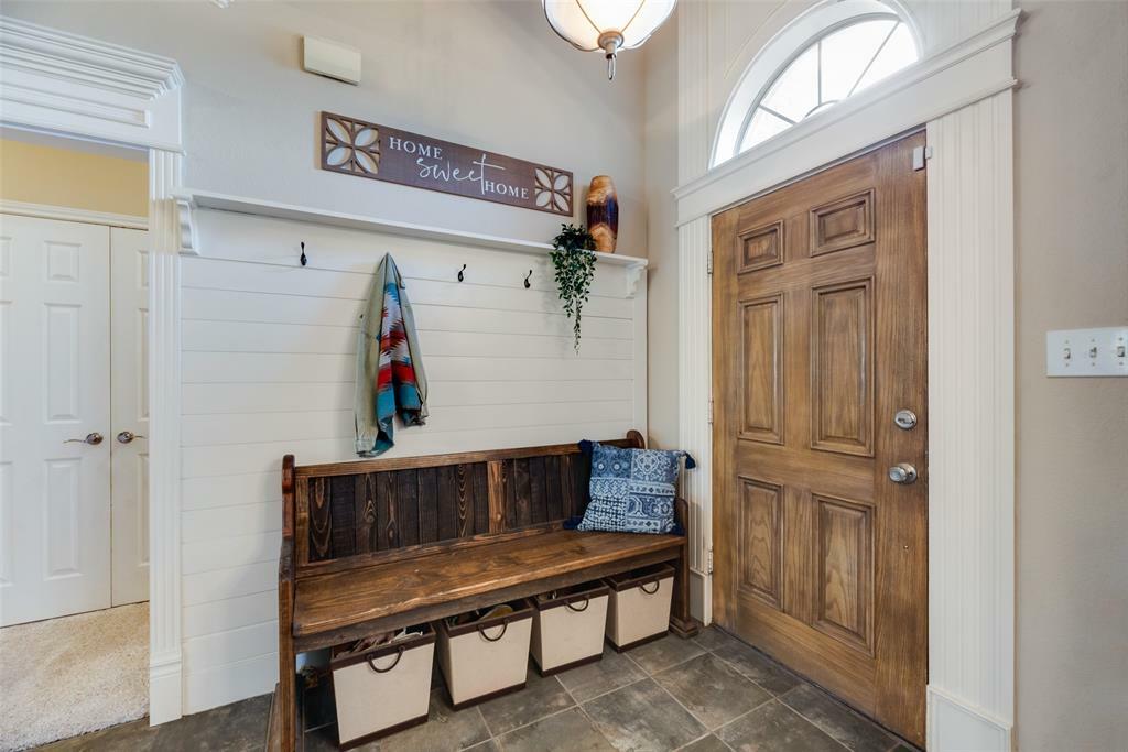 Property Photo: 609 Acorn Street TX 76258