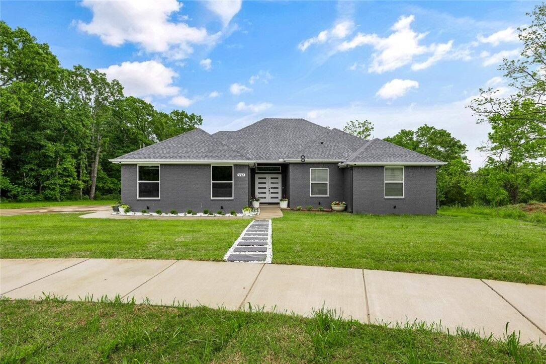 Property Photo: 901 Red Cedar Place AR 72756
