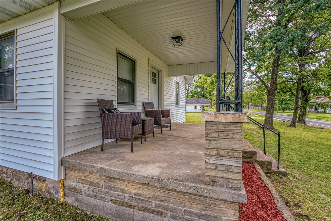 Property Photo:  100 E College Street  AR 72650 