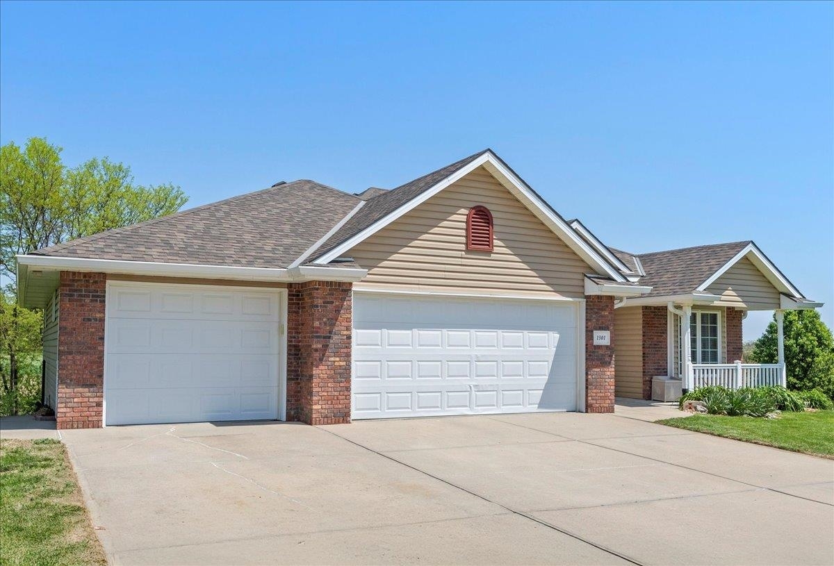 Property Photo: 1301 Afton Circle IA 51503