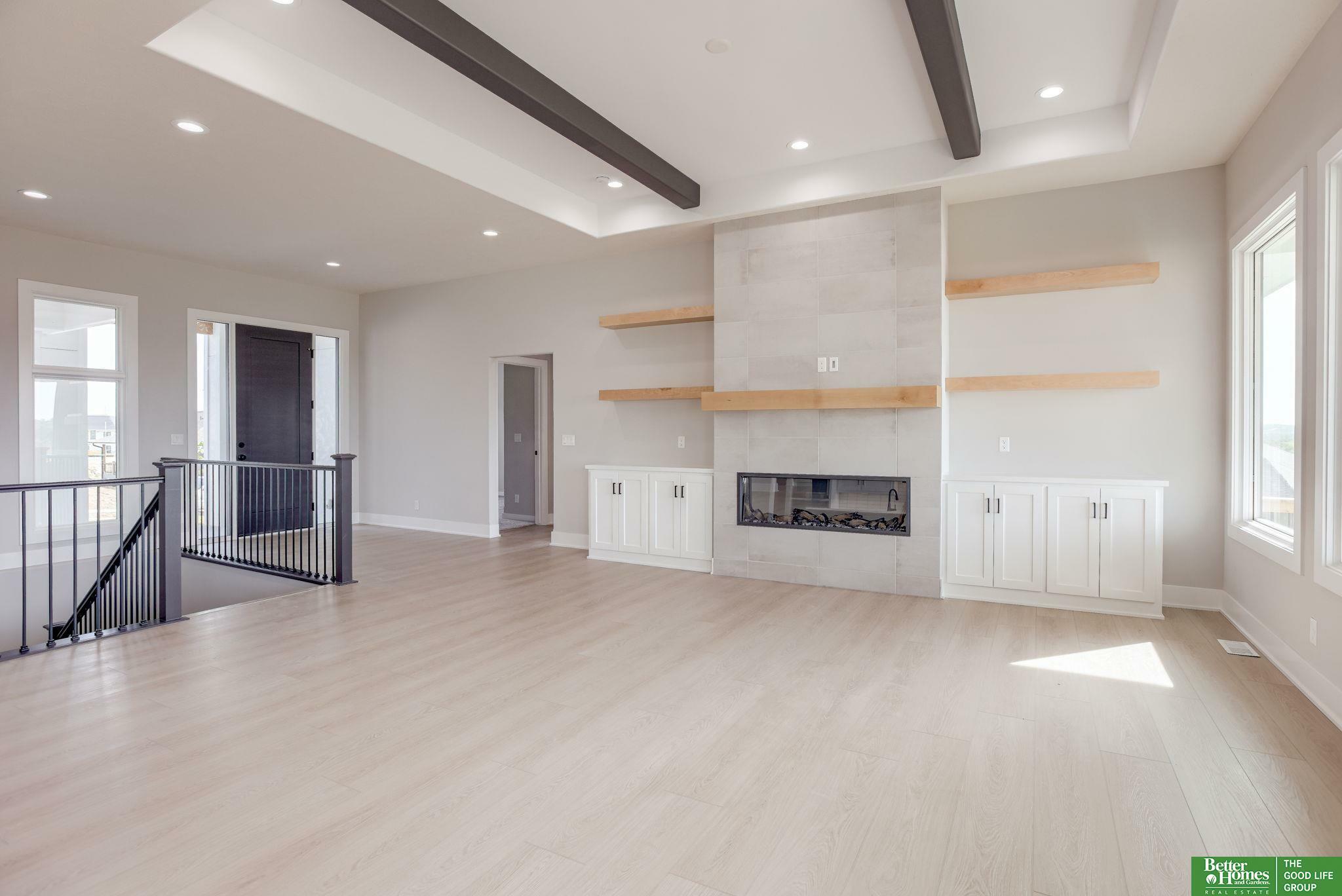 Property Photo: 5705 N 197th Street NE 68022