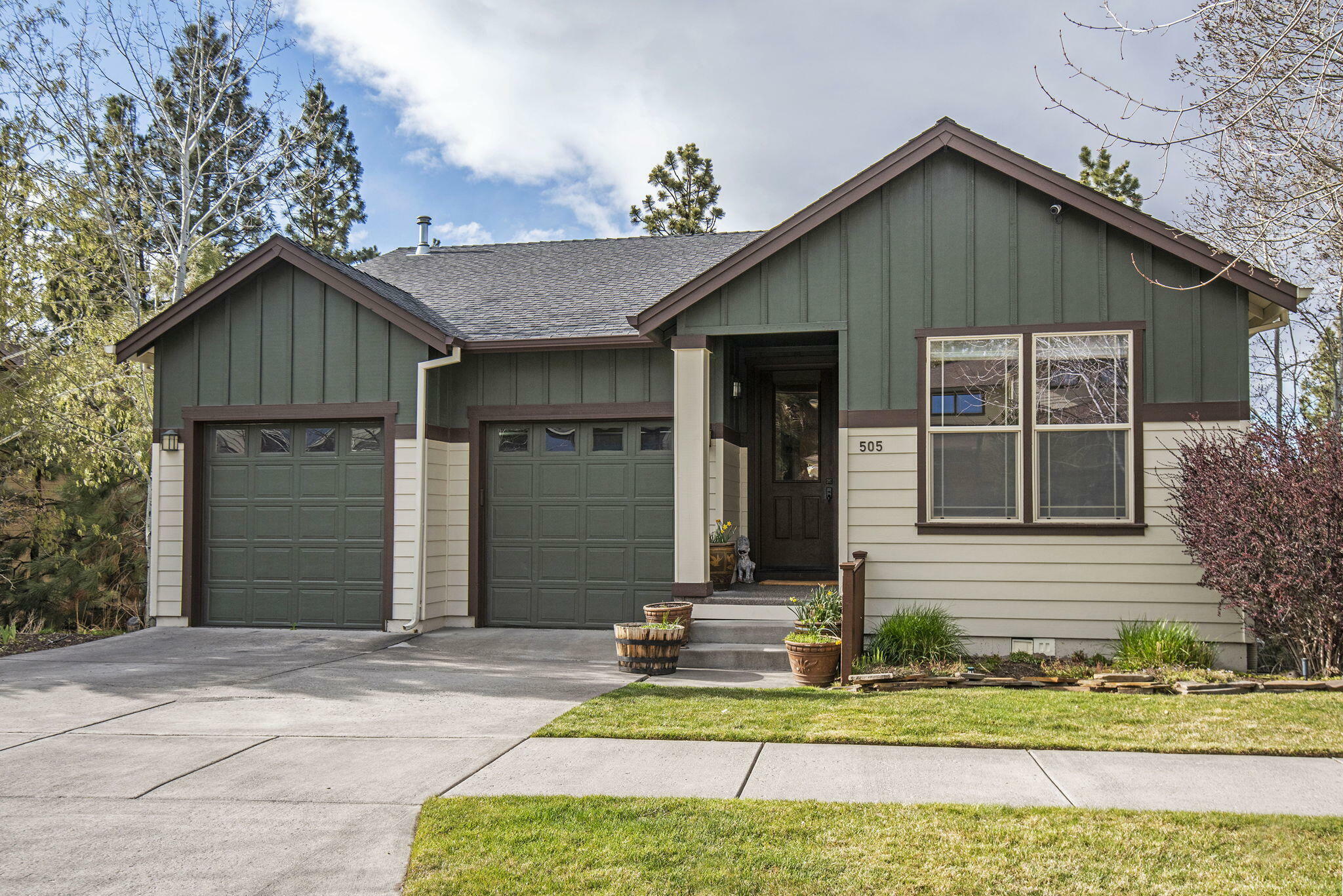 Property Photo: 505 NW Flagline Drive OR 97703
