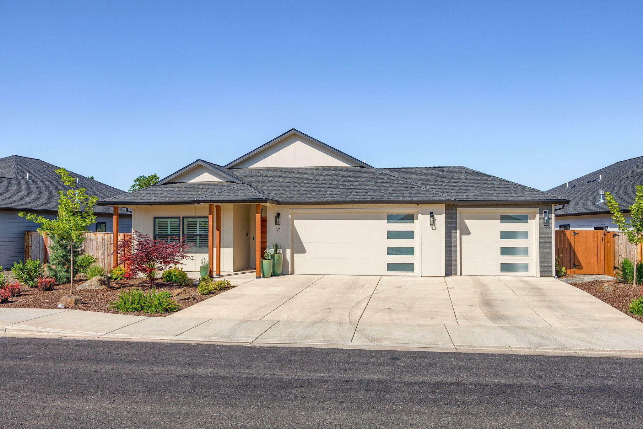 Property Photo: 71 Woodlands Drive OR 97524