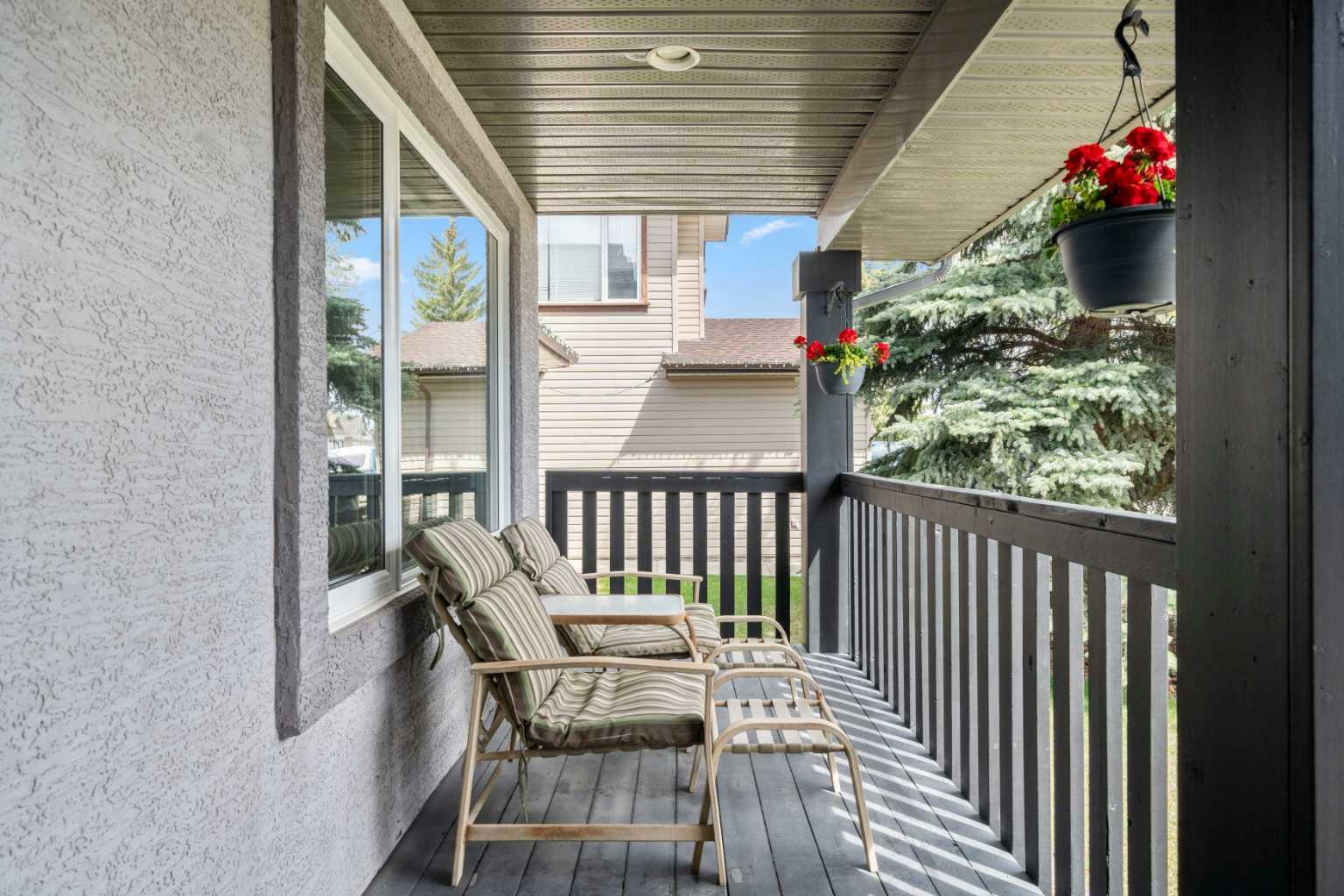 Property Photo: 450 Cimarron Circle AB T1S 1S1