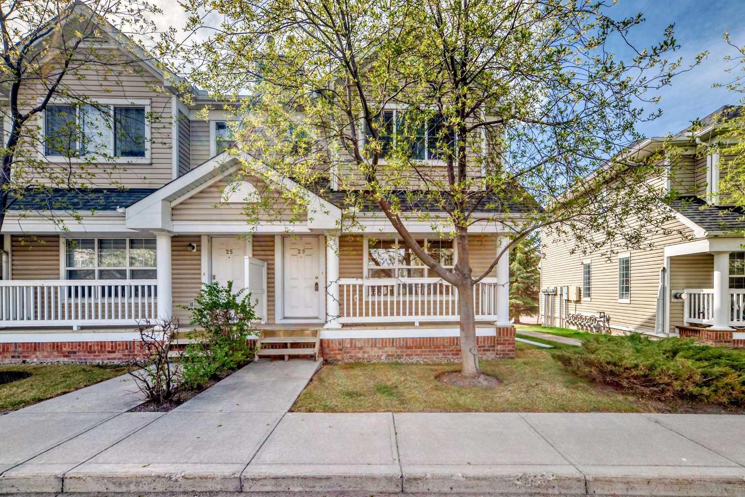 Photo de la propriété: 29 Country Village Gate NE AB T3K 0E7