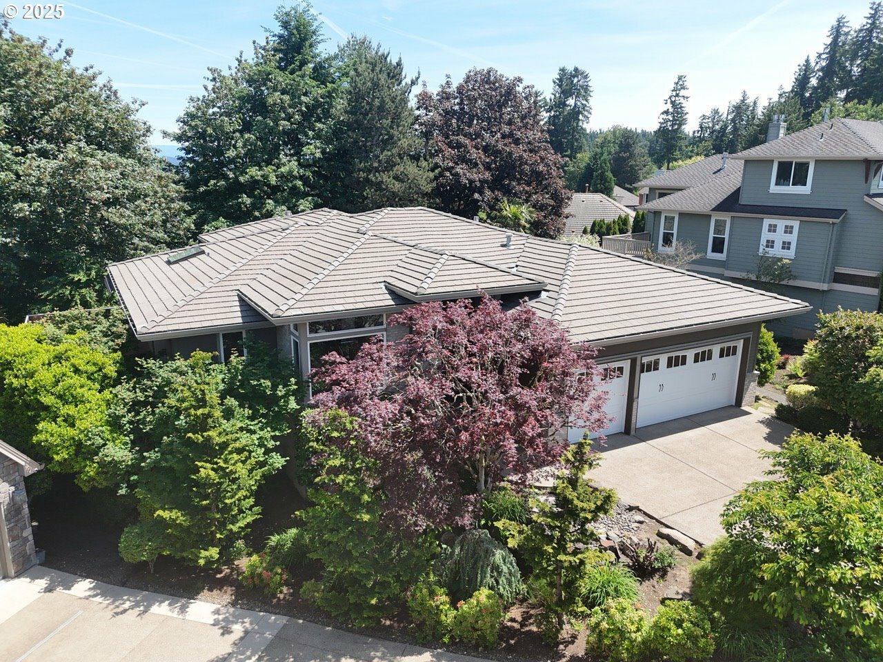 Property Photo: 22040 Shannon Pl OR 97068