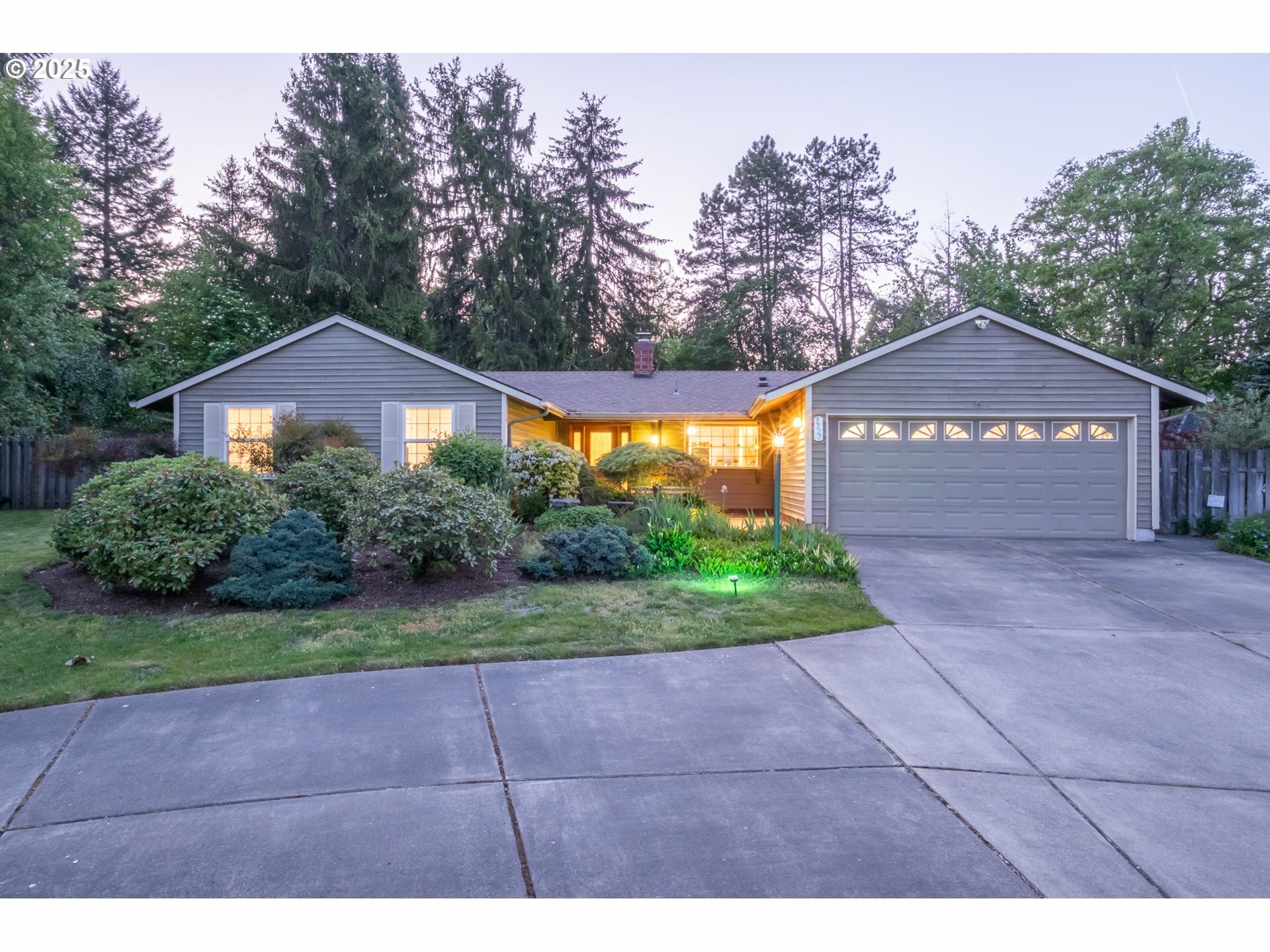 Property Photo: 3727 NW Arrowood Cir OR 97330