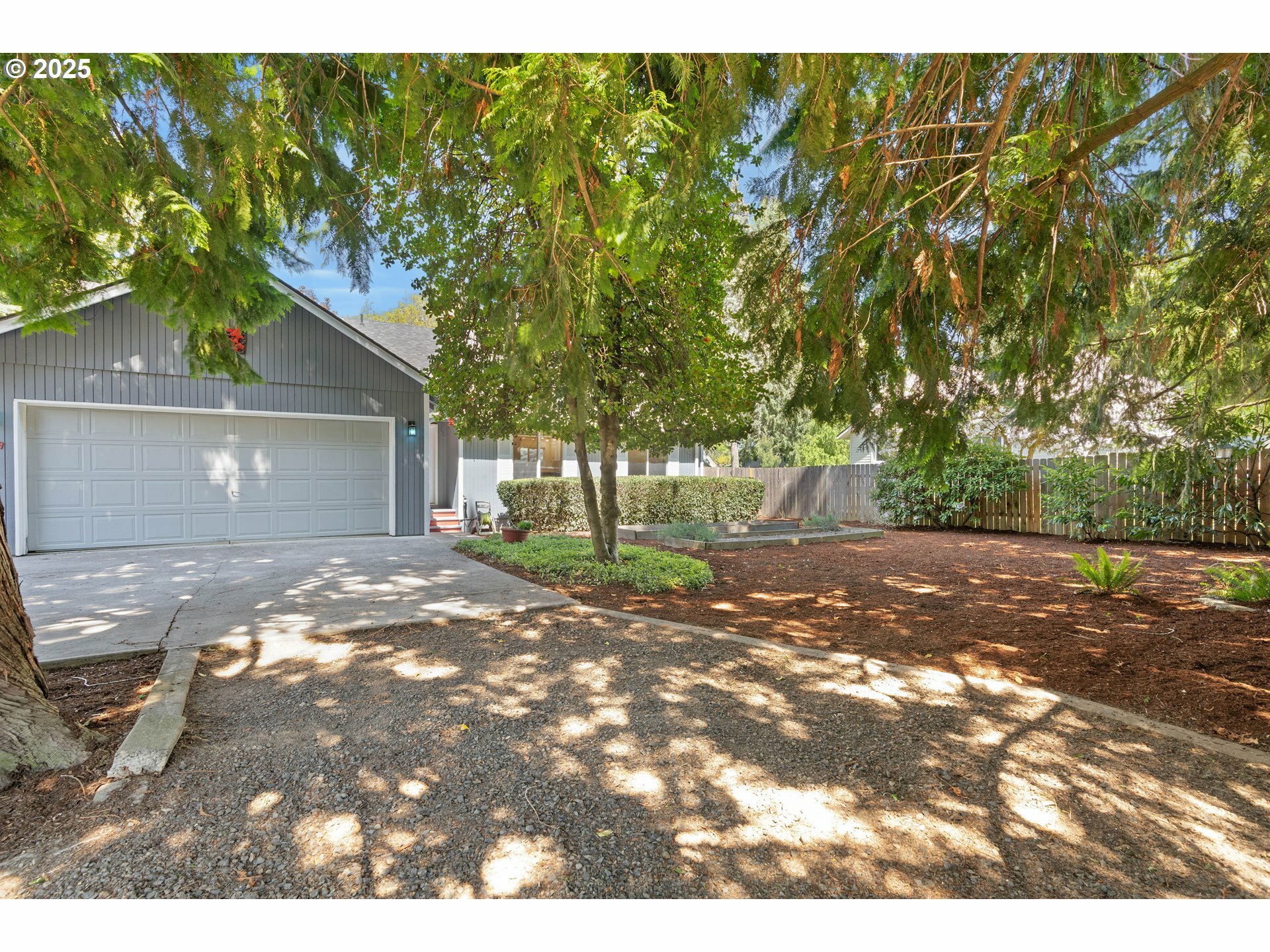 Property Photo: 4309 NE Jarrett St OR 97218