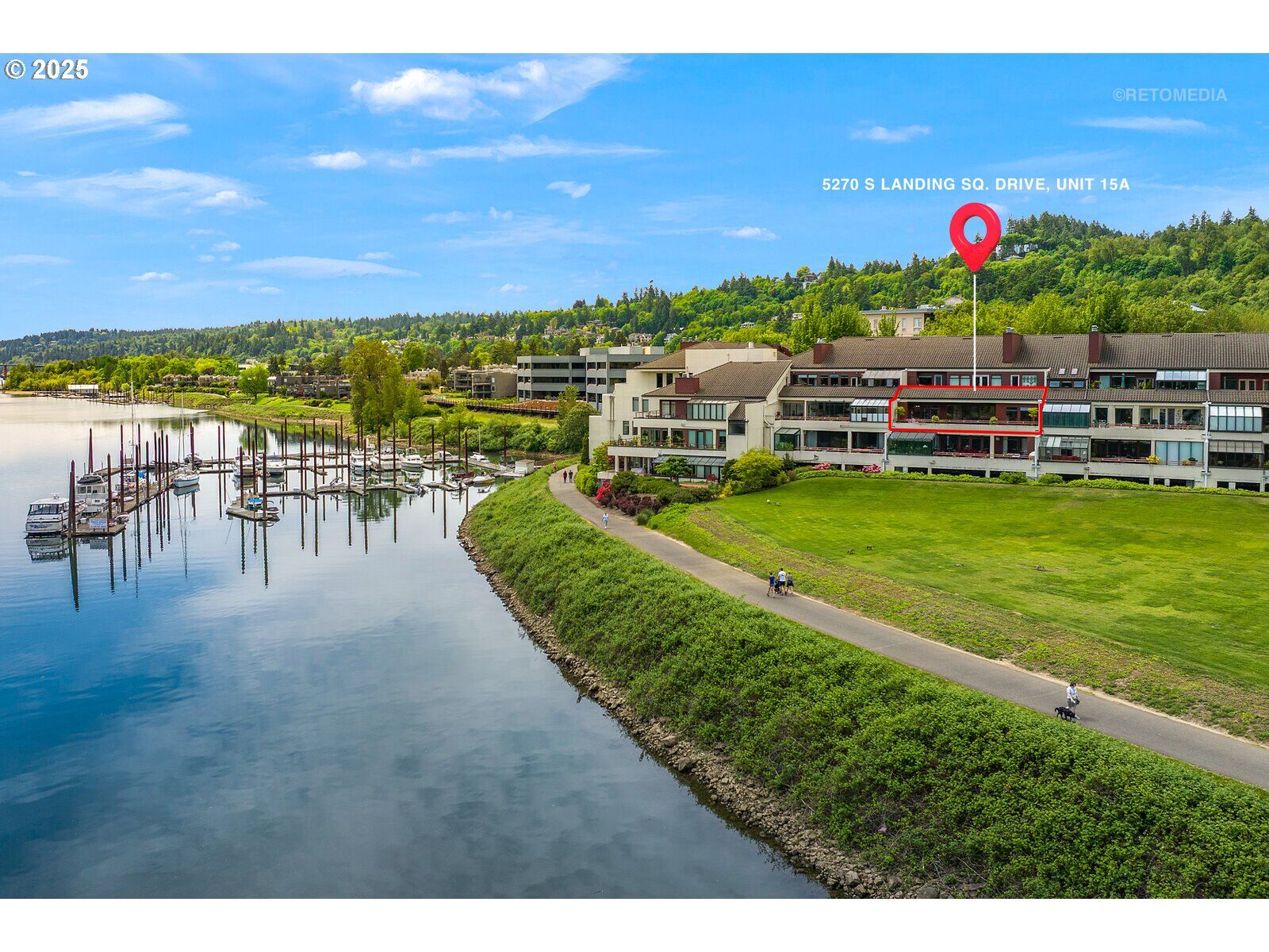 Property Photo: 5270 S Landing Square Dr 15A OR 97239