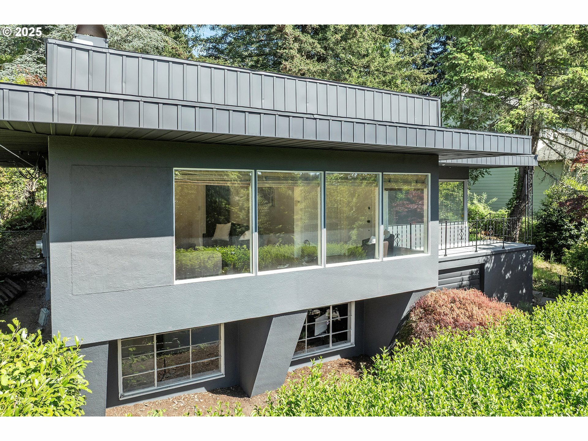 Property Photo: 9532 SW Boones Ferry Rd OR 97219