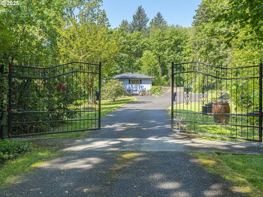 Property Photo: 17620 SE Evergreen Hwy WA 98683