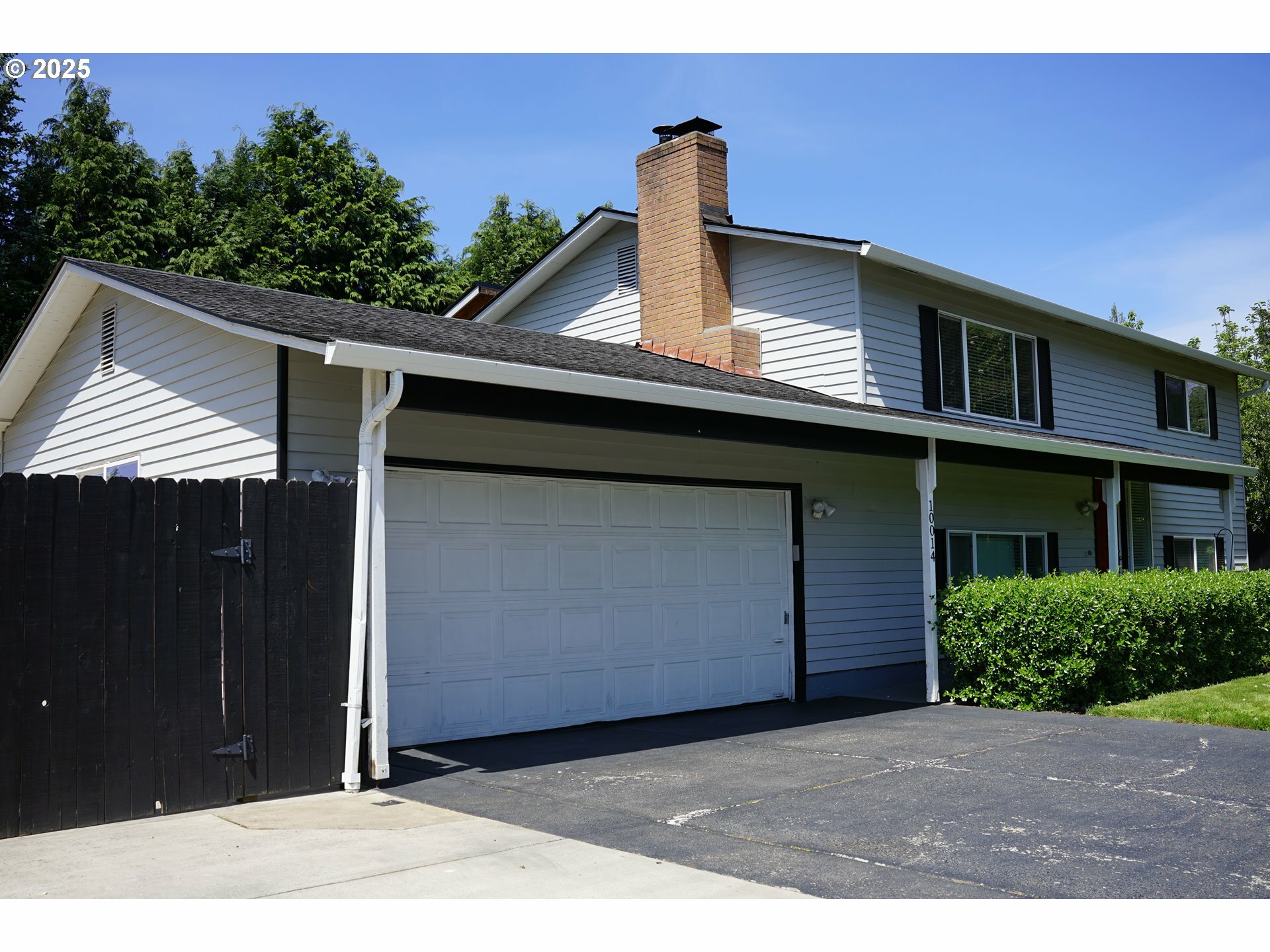 Property Photo: 10014 NW 16th Ave WA 98685