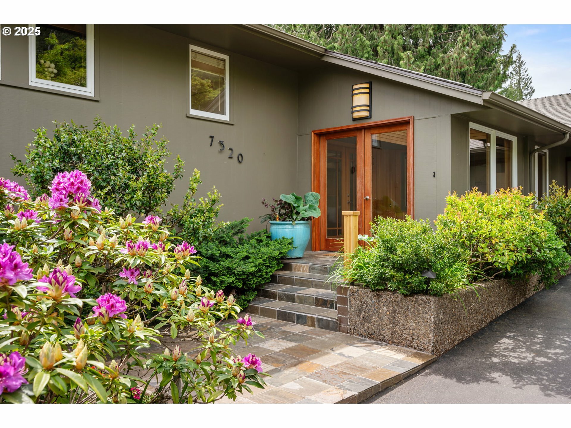 Property Photo: 7320 SW Northvale Way OR 97225