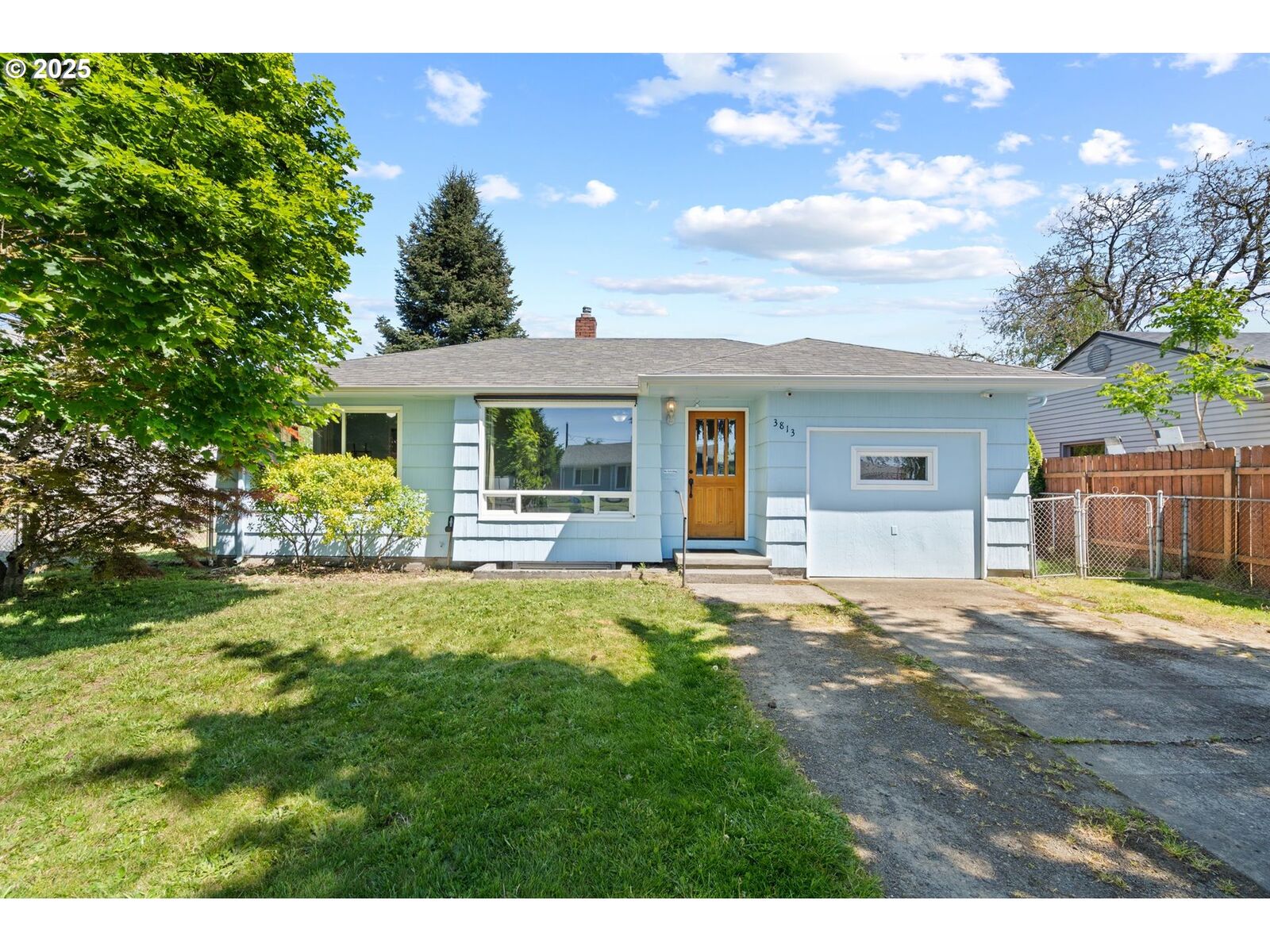 Property Photo:  3813 Thompson Ave  WA 98660 