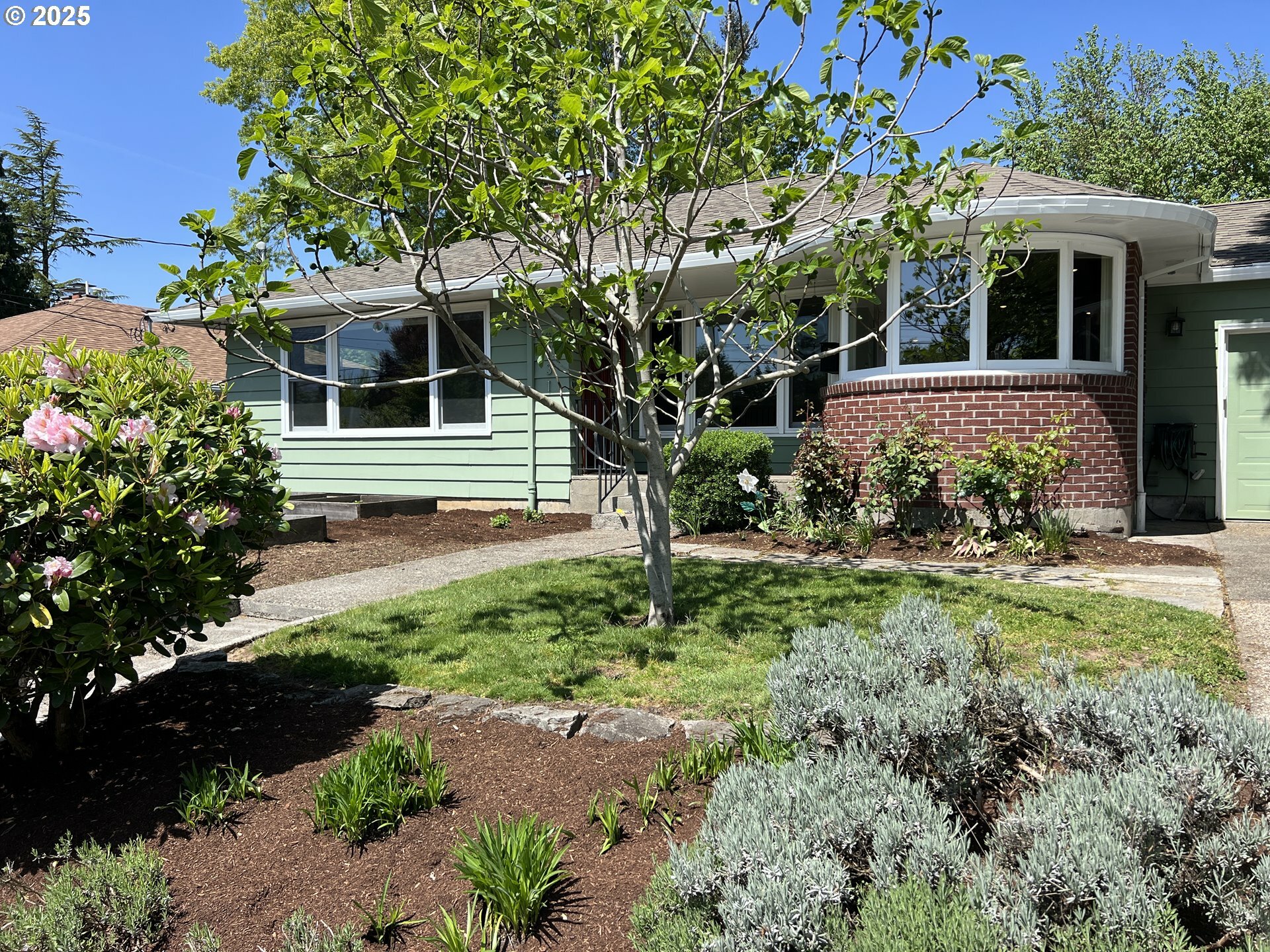 Property Photo: 4131 SE Cooper St OR 97202