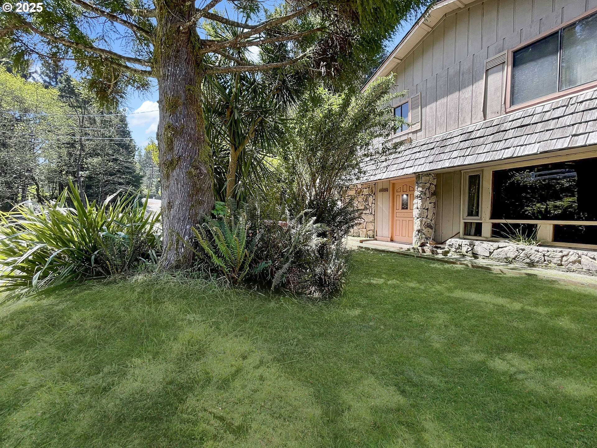 Property Photo: 95629 Cape Ferrelo Rd OR 97415