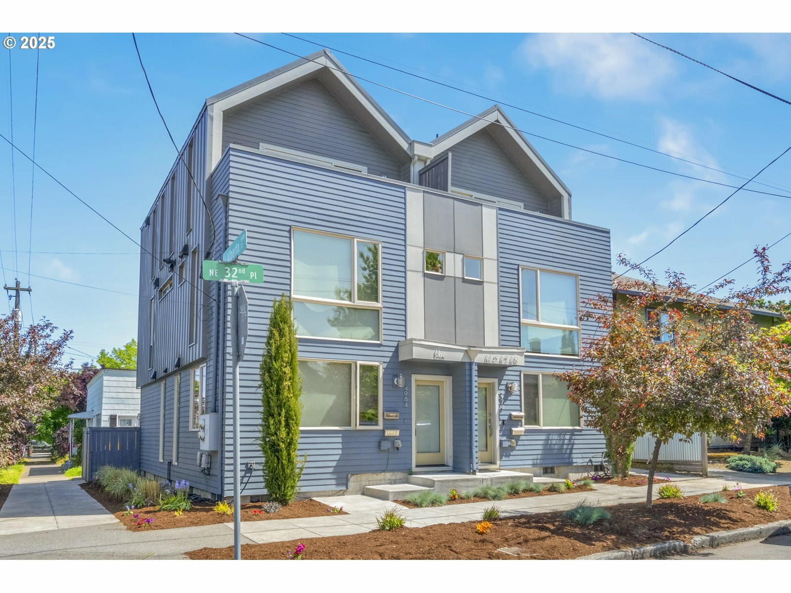 Property Photo: 4984 NE 32nd Pl OR 97211