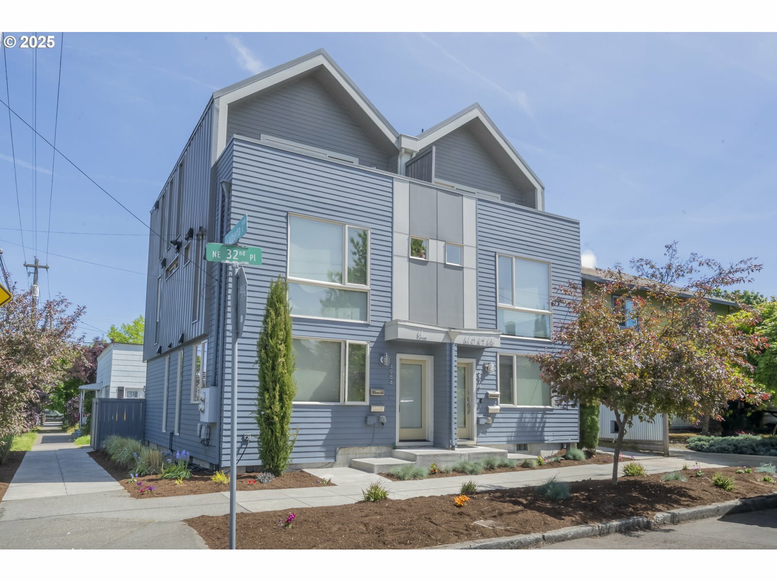 Property Photo: 4984 NE 32nd Pl OR 97211