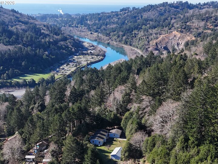 Property Photo: 98427 Van Pelt Dr OR 97415