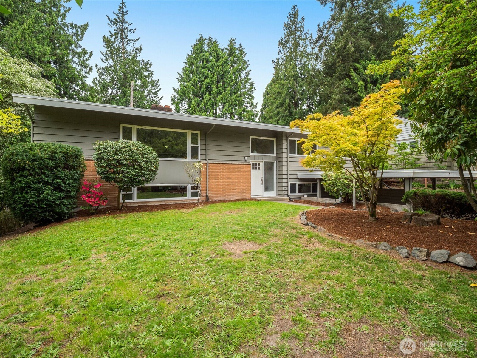 Property Photo: 4225 NE 88th Street WA 98115