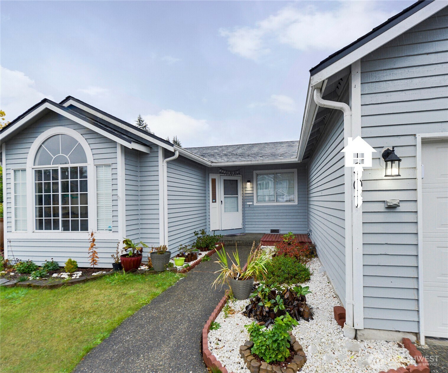 Property Photo: 1307 SW 355th Place WA 98023