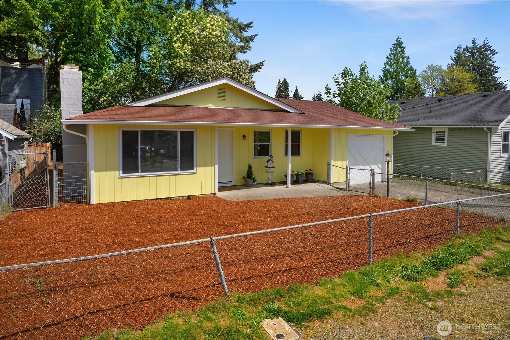 Property Photo: 526 E Arcadia Avenue WA 98584