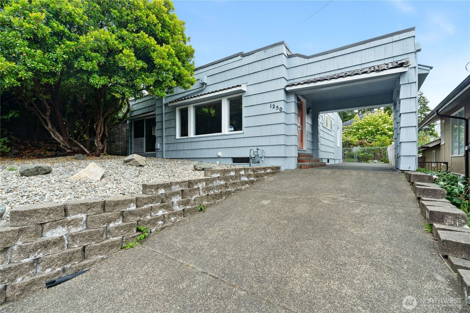 Property Photo:  1250 N Broadway Street  WA 98520 