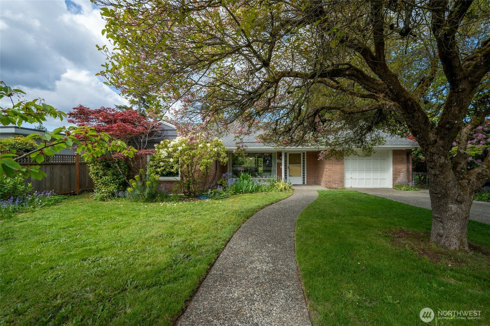 Property Photo: 12749 Palatine Avenue N WA 98133