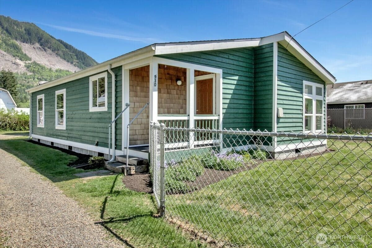 Property Photo: 930 Sauk Avenue WA 98241