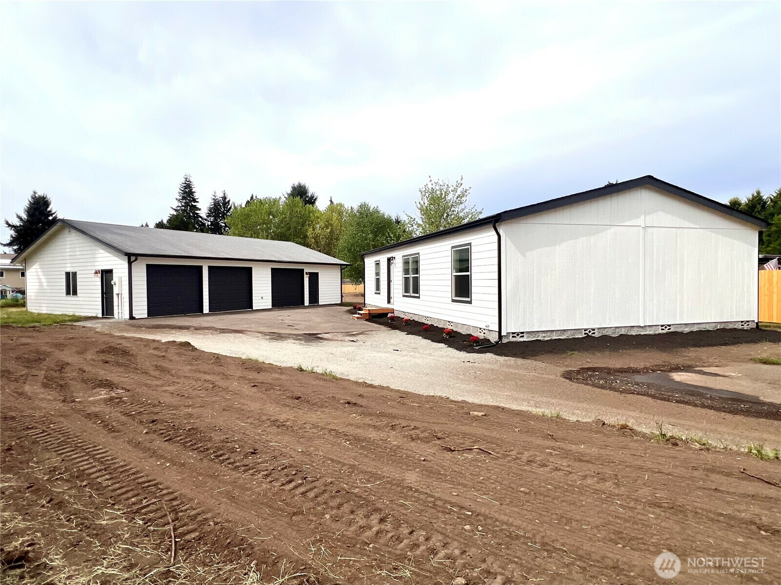 Property Photo: 8645 SE Sequoia Court WA 98597