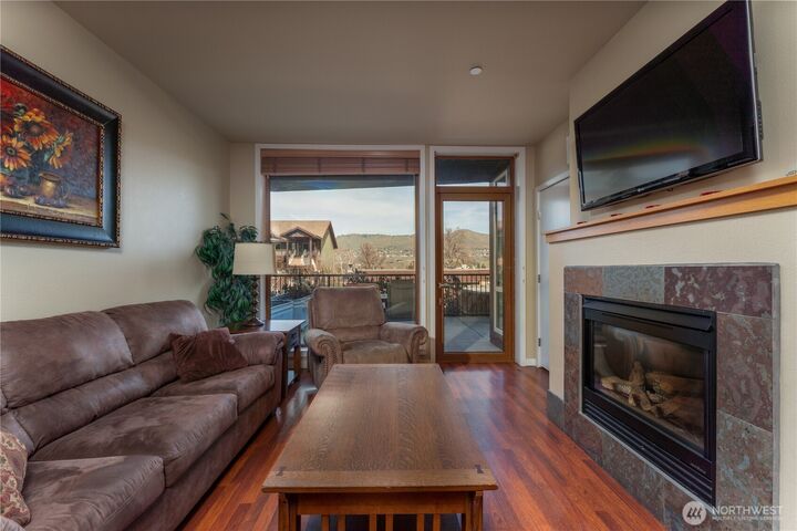 Property Photo: 2220 W Woodin Avenue 109 WA 98816