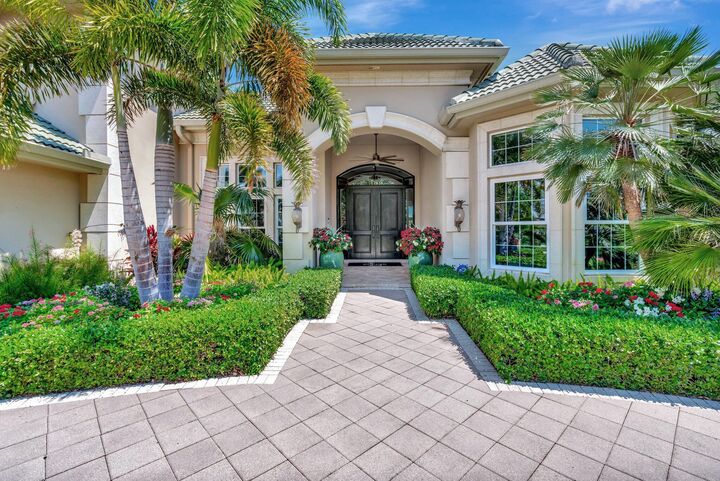 Property Photo:  7701 SE Manhasset Place  FL 33455