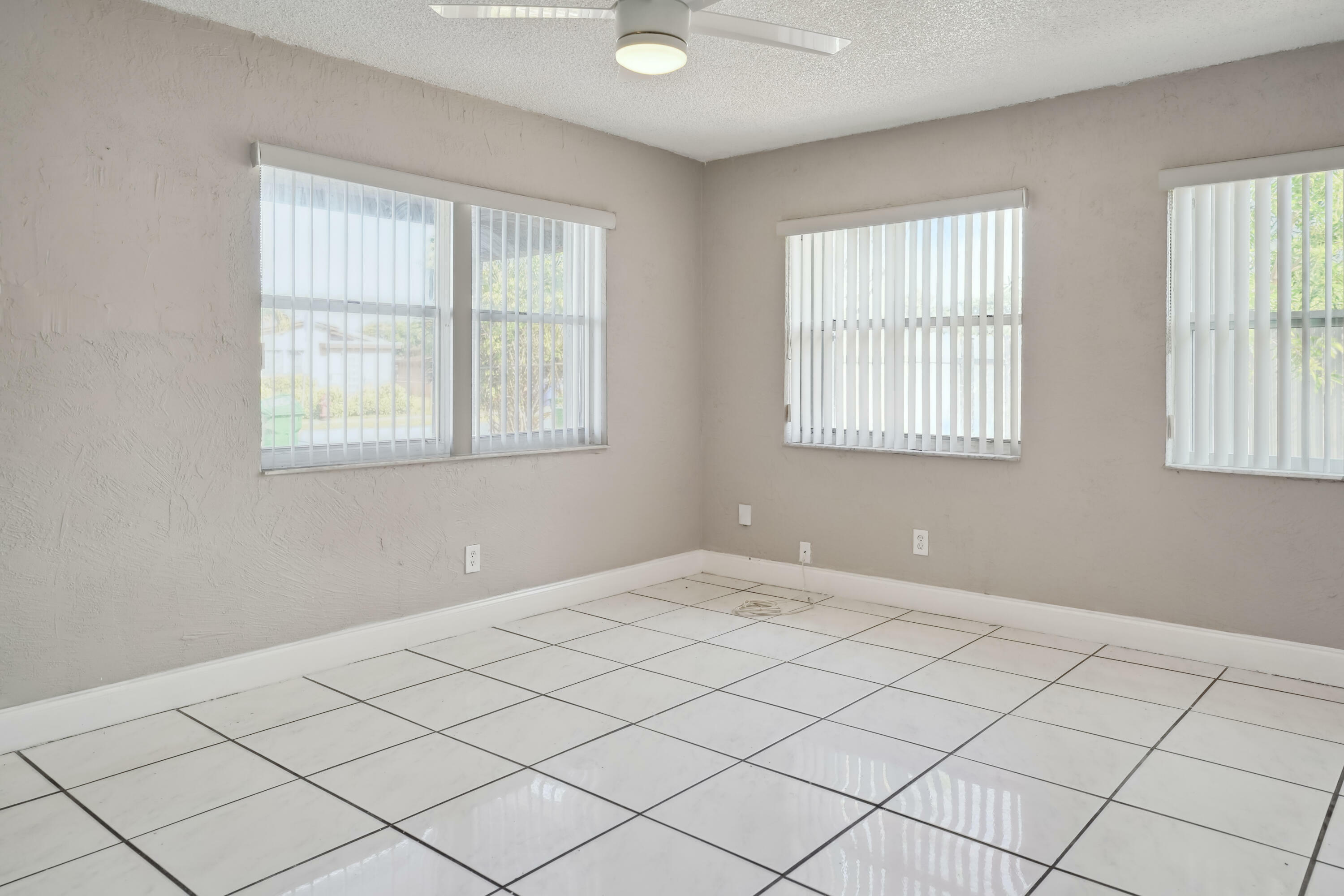 Property Photo: 1281 NW 30th Avenue 1 FL 33311