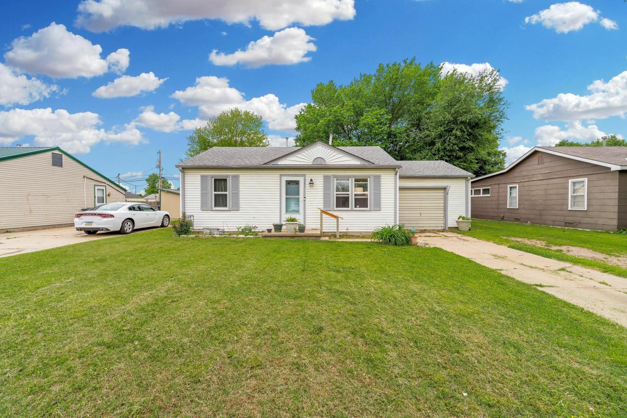 Property Photo: 301 N Maynard Ave KS 67060