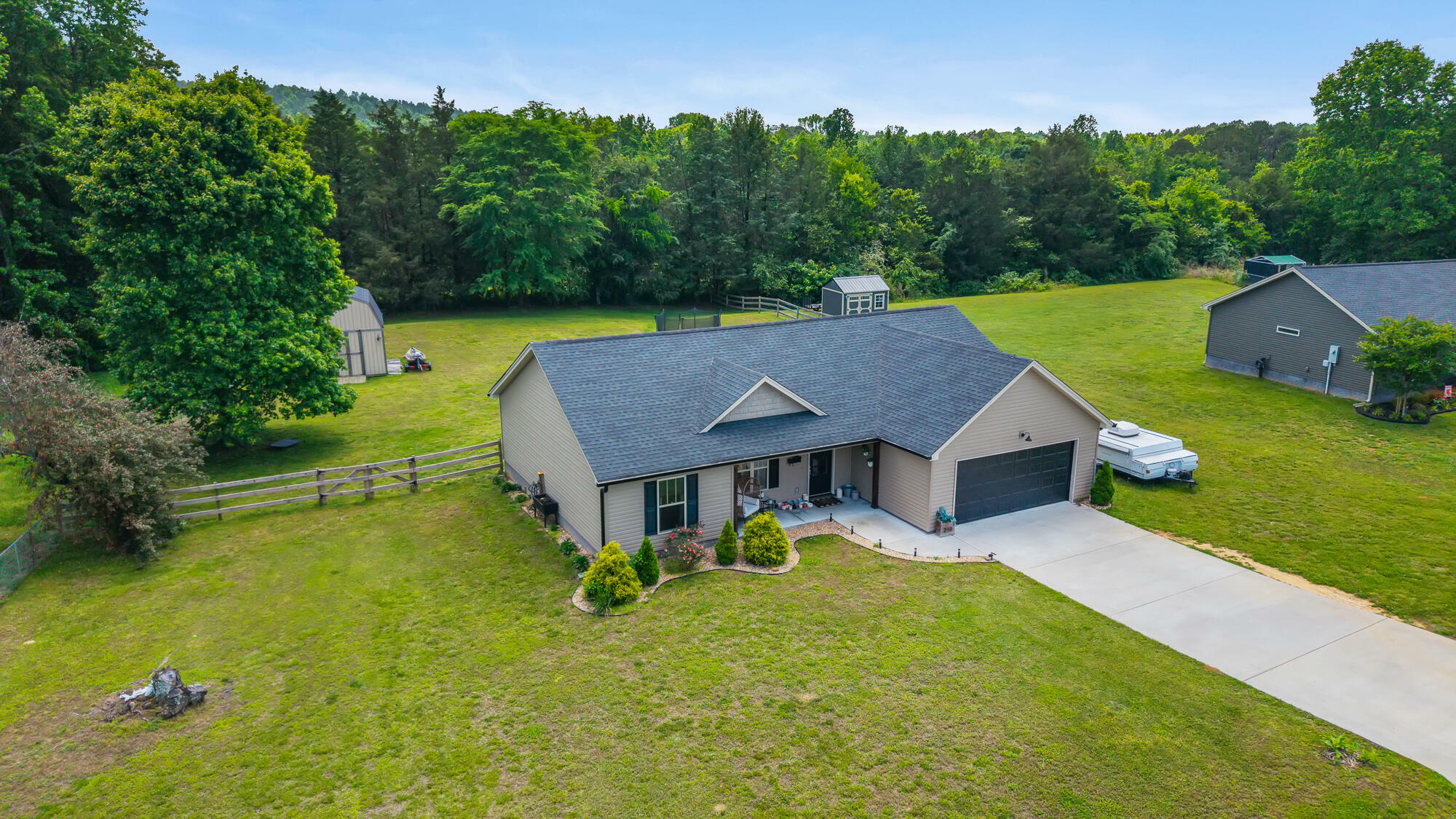 Property Photo: 210 County Road 793 TN 37331
