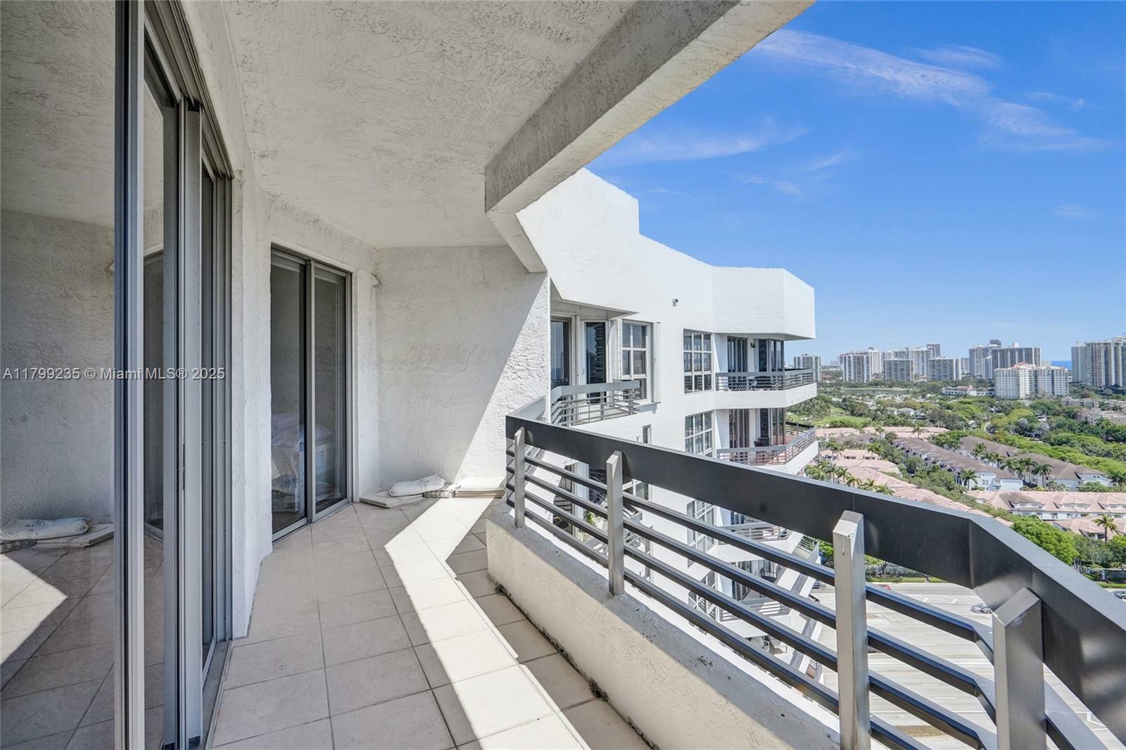 Property Photo: 3400 NE 192nd St Ph11 FL 33180