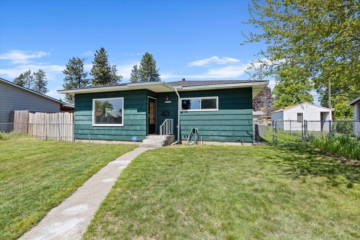 Property Photo: 901 E Everett Ave WA 99207