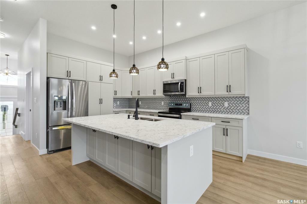 Property Photo: 274 Stromberg Court SK S7L 6M9
