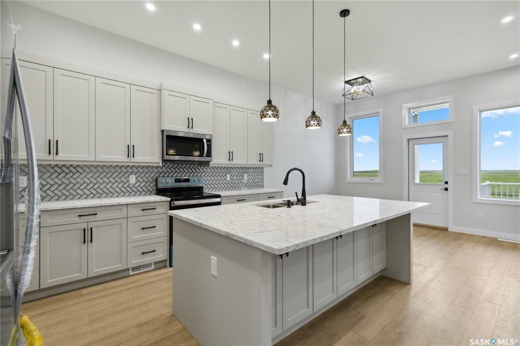 Property Photo: 274 Stromberg Court SK S7L 6M9