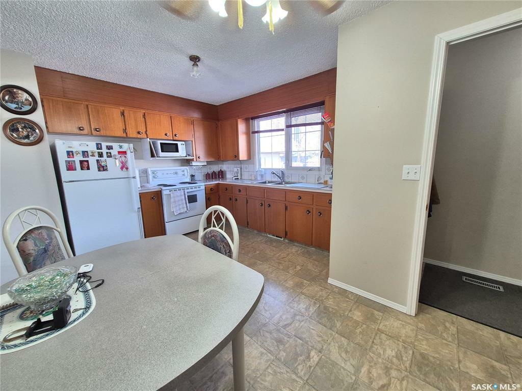 Property Photo: 210 Harvey Bay SK S4H 2S7