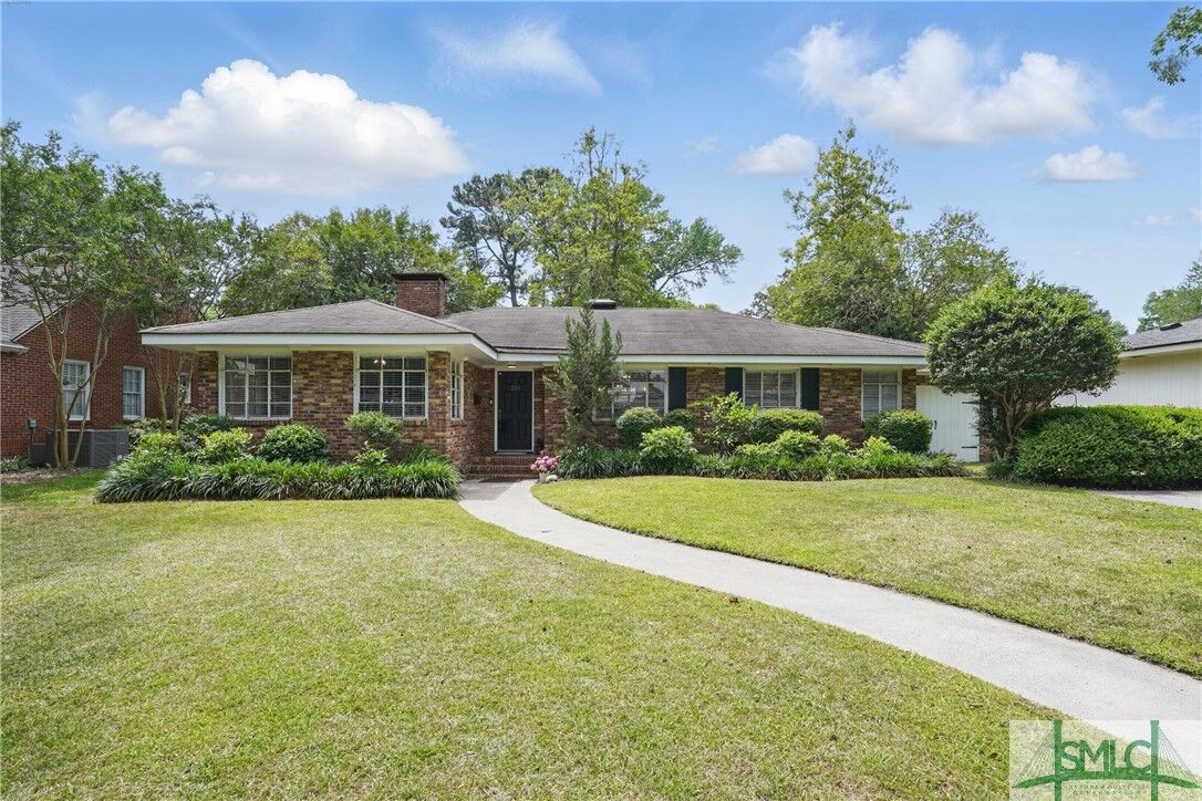 Property Photo: 203 E 64th Street GA 31405