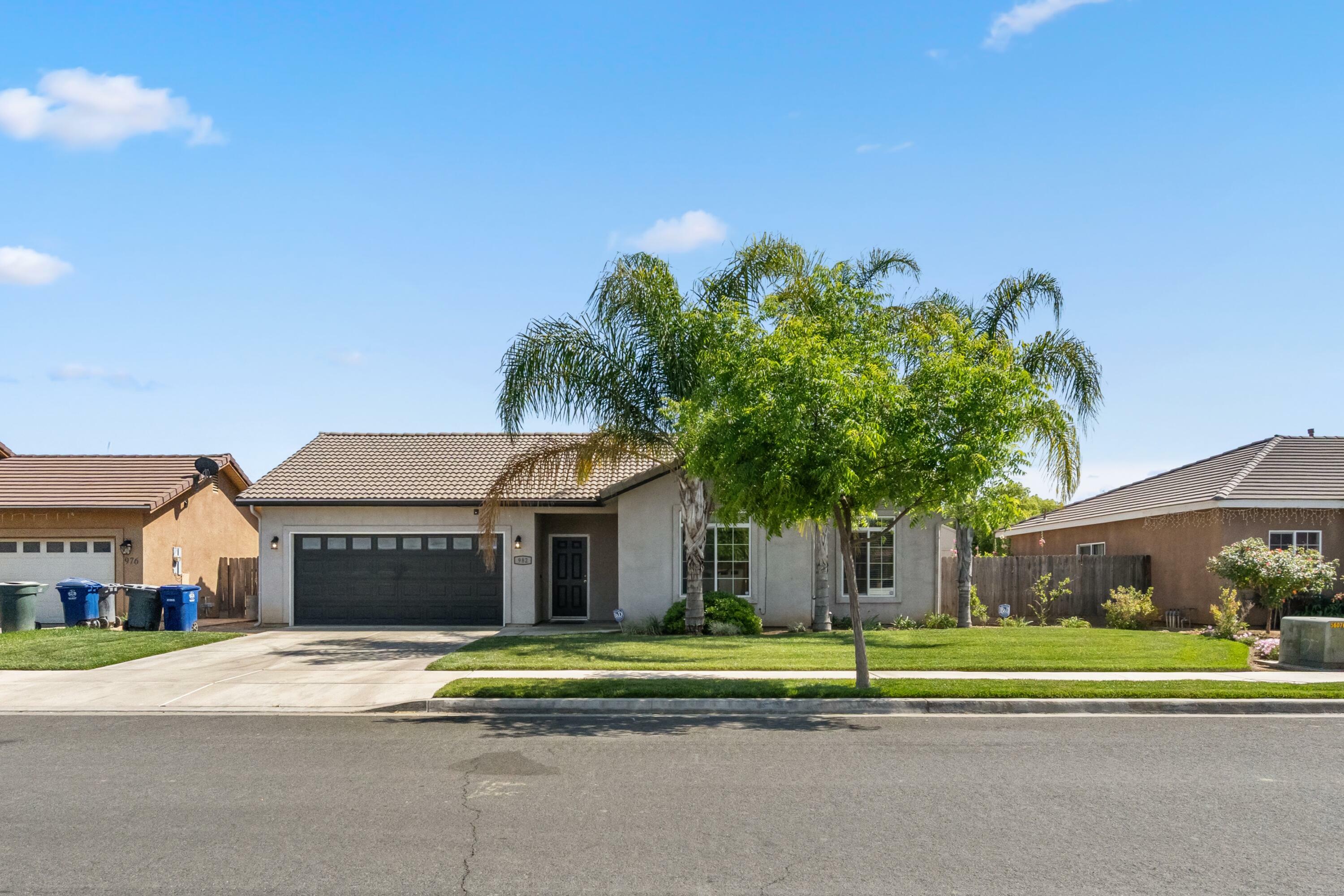 982 Maple Valley Way  Lindsay CA 93247 photo
