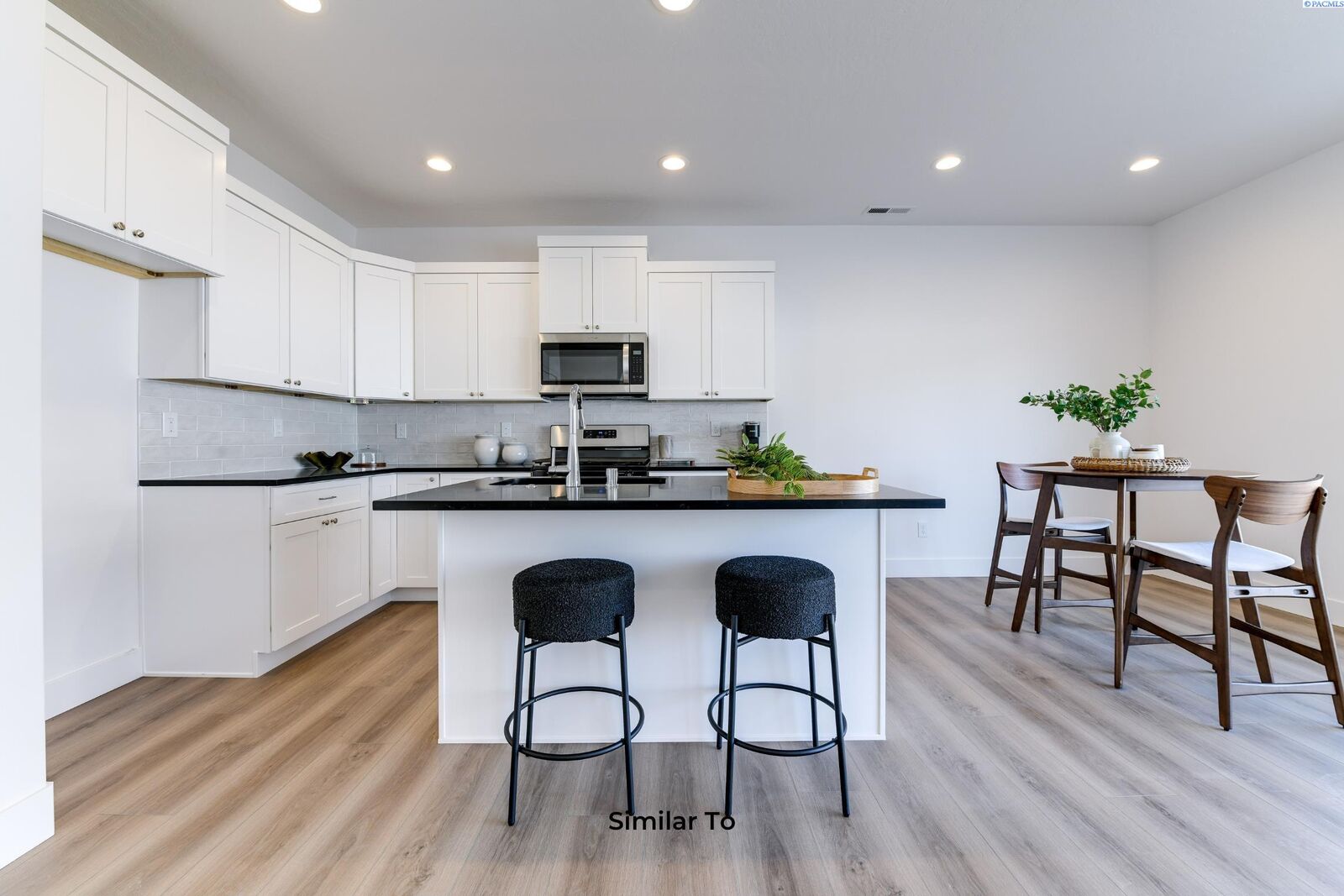 Property Photo:  7423 Grapevine Ct  WA 99353 