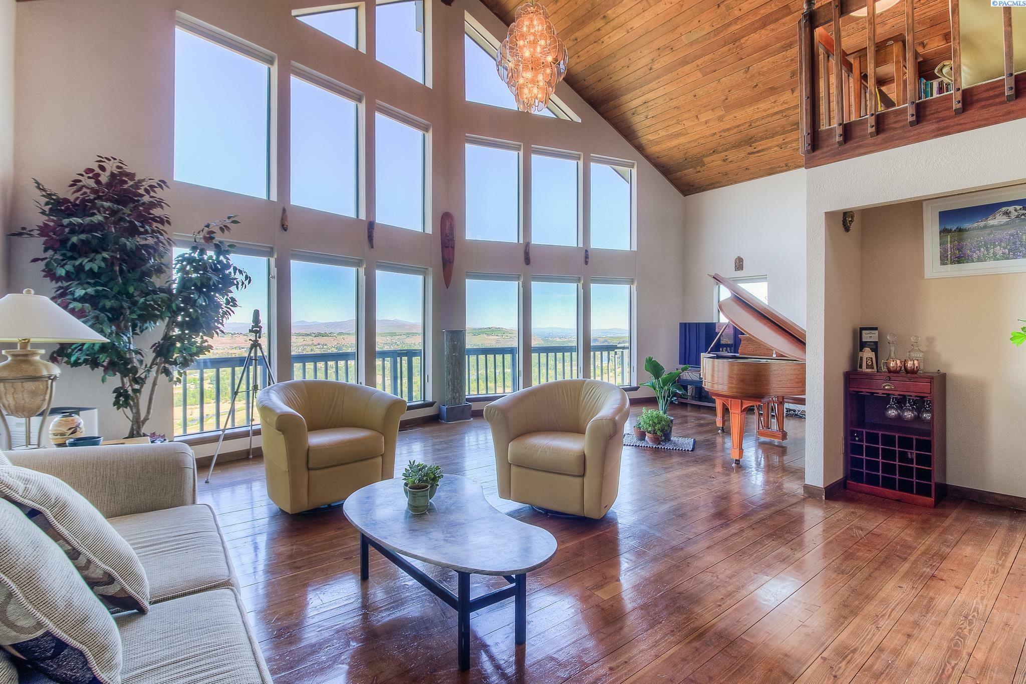 Property Photo: 541 Basalt Springs Way WA 98937
