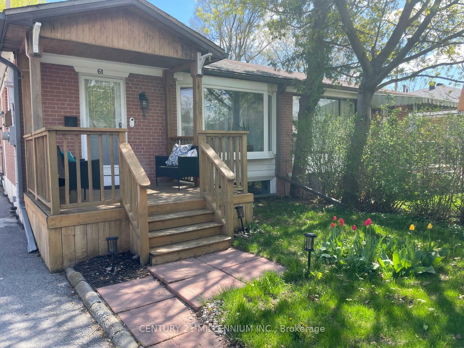 Photo de la propriété: 61 Newlands Avenue ON M1L 1S1