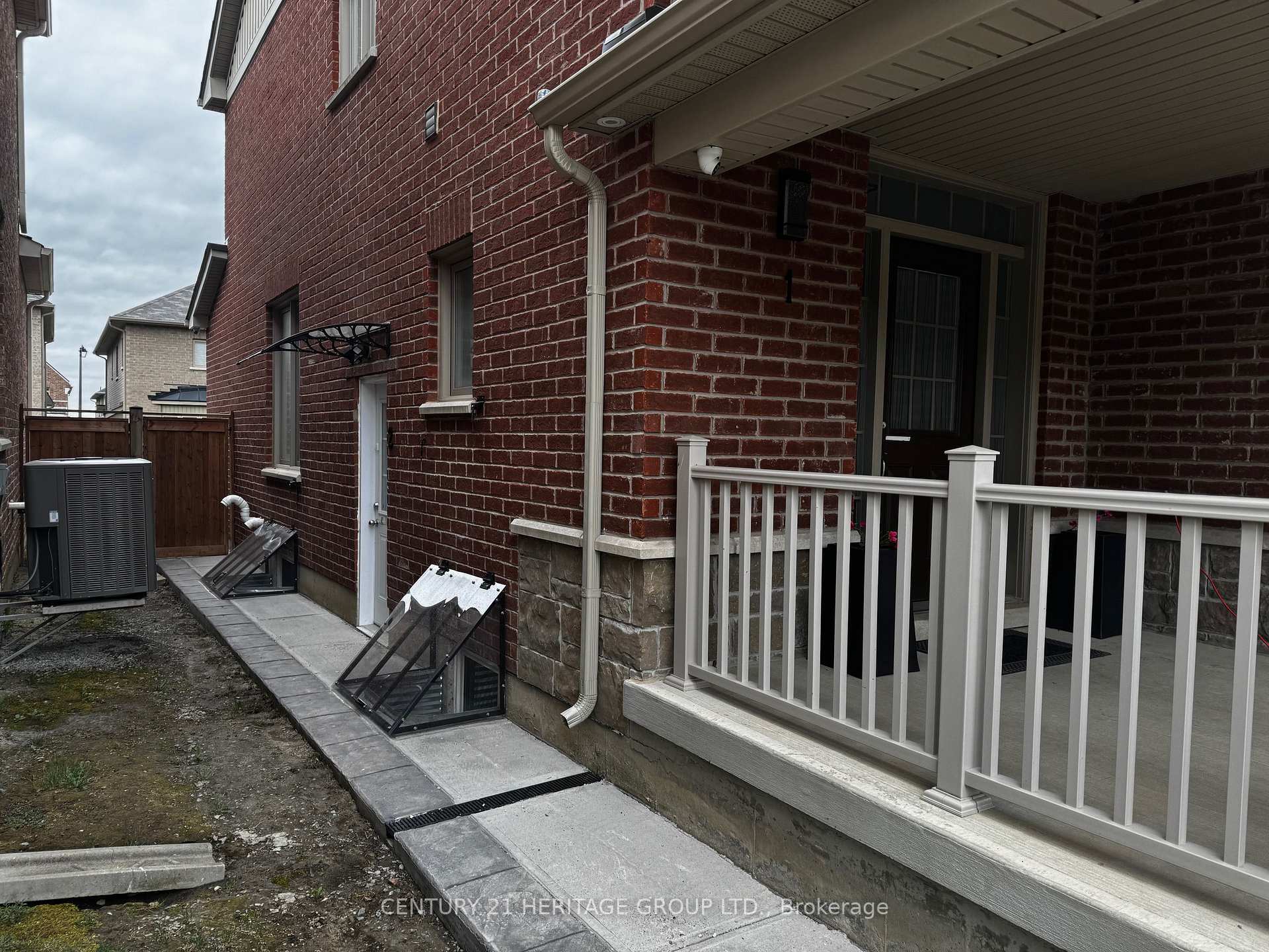 Property Photo: 7 Larkfield Crescent 2 ON L9N 0P7
