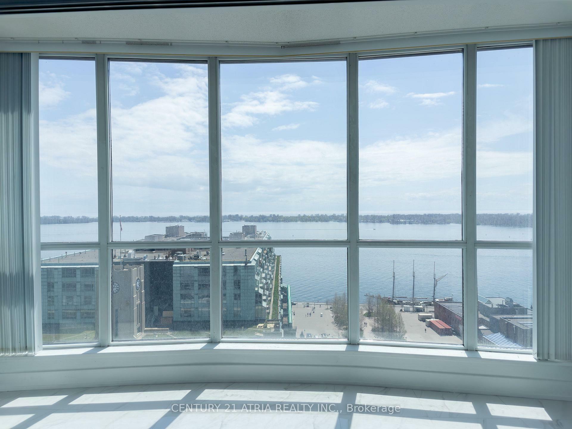 Photo de la propriété: 208 Queens Quay W 2006 ON M5J 2Y5